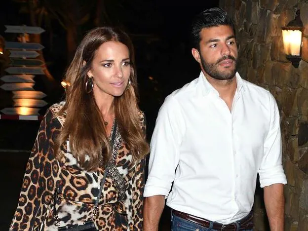 Paula Echevarría y Miguel Torres paseando por Marbella. Pincha sobre la foto para ver las parejas que comenzaron a salir en 2018/gtres