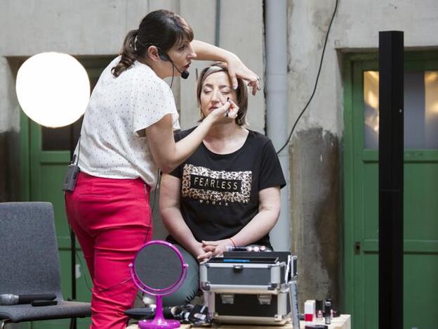 Begoña Gómez, formadora y maquilladora de La Roche-Posay durante el Taller "Cancer Beauty Care"