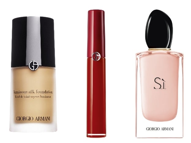 1. Luminous Silk Foundation (56 €). 2. Lip Maestro (36 €). 3. Eau de Parfum Sì Fiori de Giorgio Armani (89,10 €). Todo de Giorgio Armani.