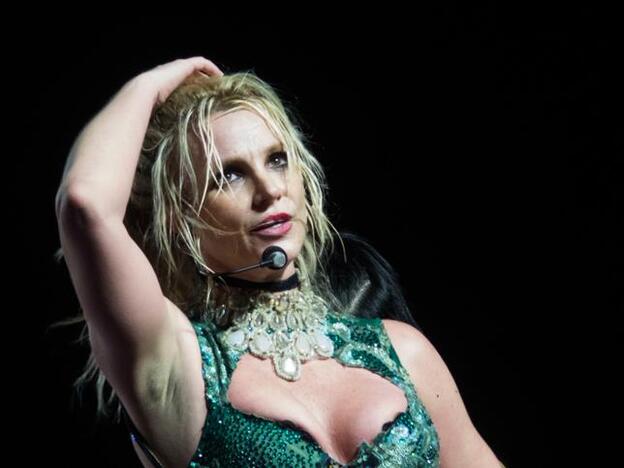 Britney Spears muestra cómo el yoga está siendo crucial en su recuperación. Pincha sobre la foto para ver los famosos que sufrieron 'buylling'./gtres.