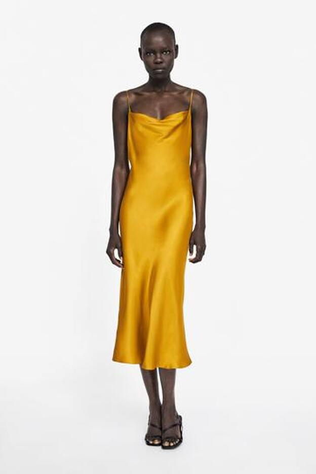 Vestido lencero amarillo de Zara (29.95 euros)