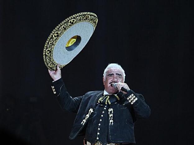 Vicente Fernández durante un concierto en 2016./gtres.