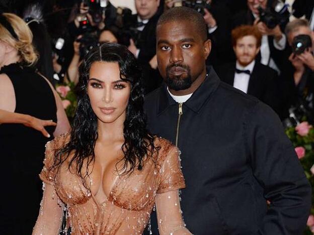 Kim Kardashian y Kanye West en la gala del Met. Haz clic en la imagen y conoce a las famosas que anunciaron su embarazo en 2018./GTRES