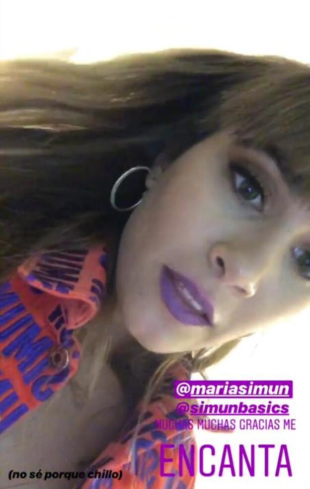 Aitana Ocaña se decantó esta vez por un labial en un tono morado mate intenso.