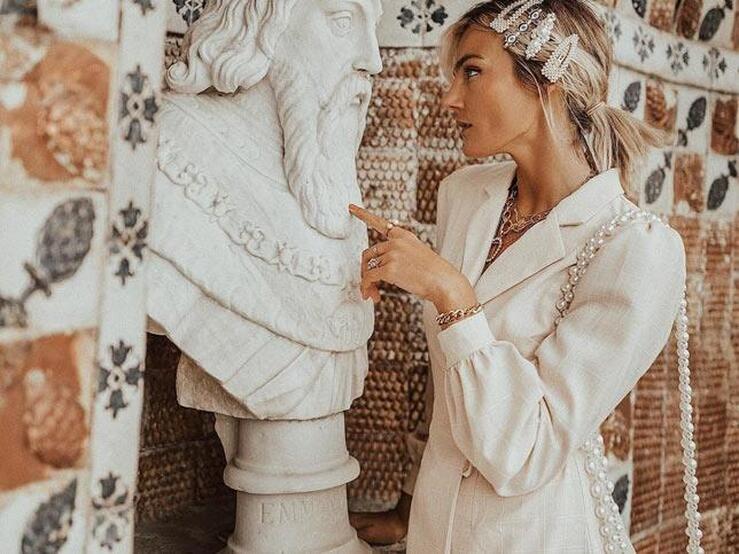 Las influencers nos inspiran con los mejores looks total white que podrás copiar