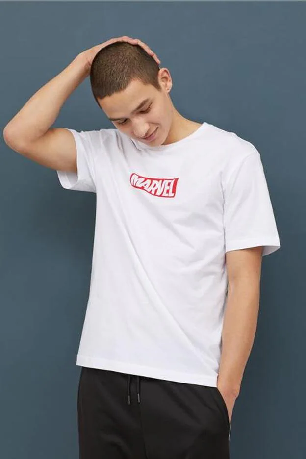 Esta camiseta de chico disponible en H&M cuesta 14,99 euros.