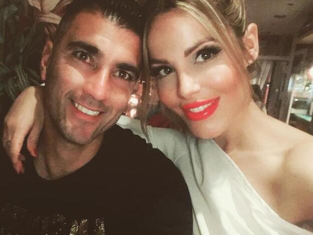 Noelia López, viuda de José Antonio Reyes, en una imagen de las redes sociales junto a él. Pincha sobre la foto para ver los famosos que han fallecido en 2019./intagram.