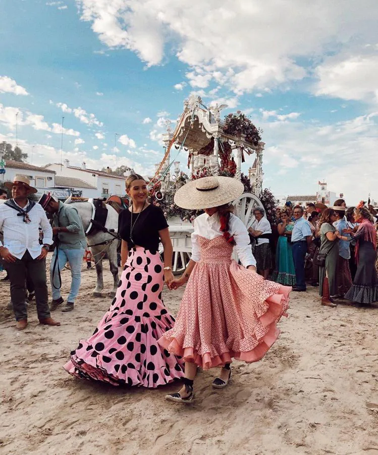Lejos haz Monumento Fotos: Los vestidos de flamenca más bonitos de las famosas en El Rocío:  Alba Díaz, Eva González y Madame de Rosa | Mujer Hoy