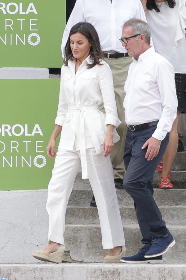 El traje blanco de lino de la Reina