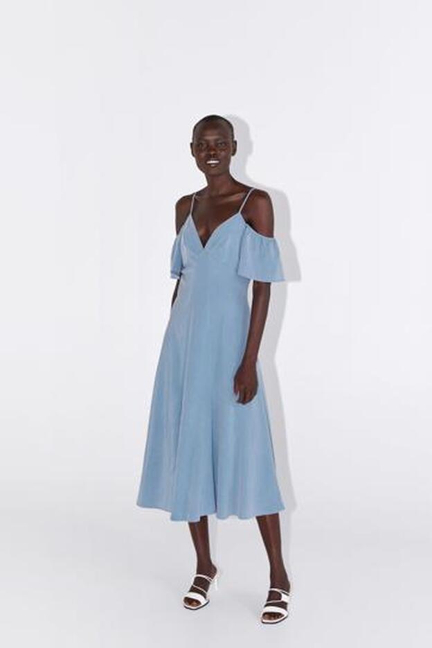 Vestido de Zara (39.95 euros).