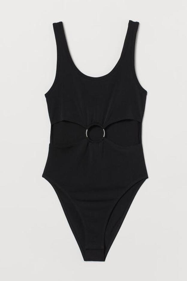 Body cut out de en punto negro de H&M. (14,99 euros).