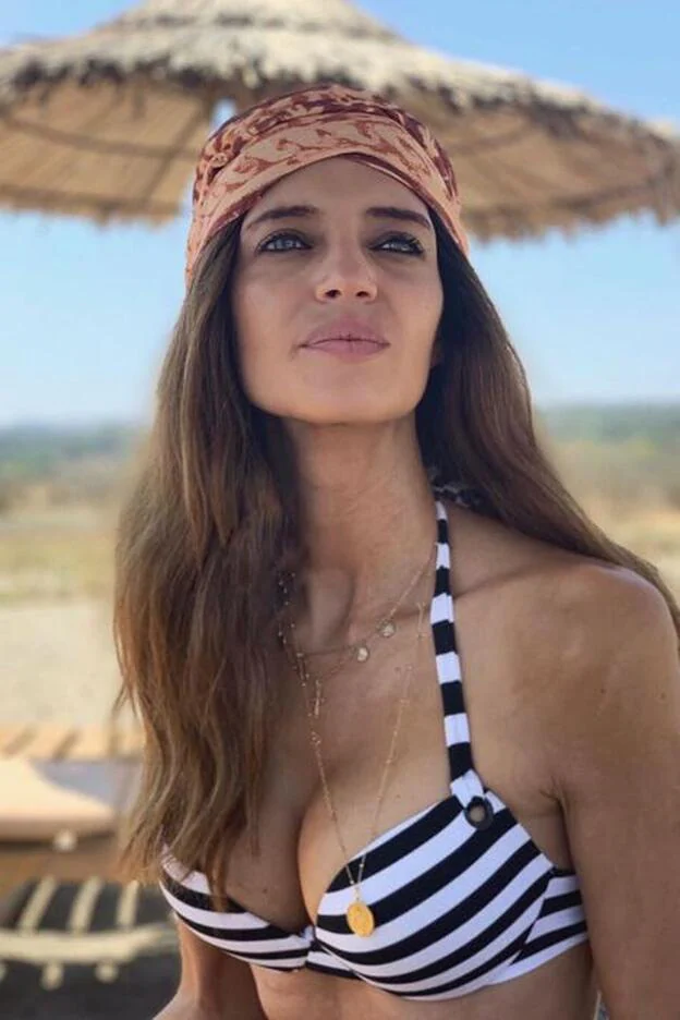 Sara Carbonero ha dado con el bikini perfecto para realzar el pecho Mujer Hoy