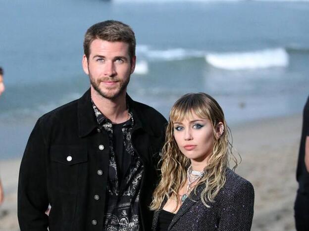 Liam Hemsworth da el paso y interpone la demanda de divorcio contra Miley Cyrus. Pincha sobre la foto para ver las parejas de famosos que, como ellos, han roto este 2019./gtres.