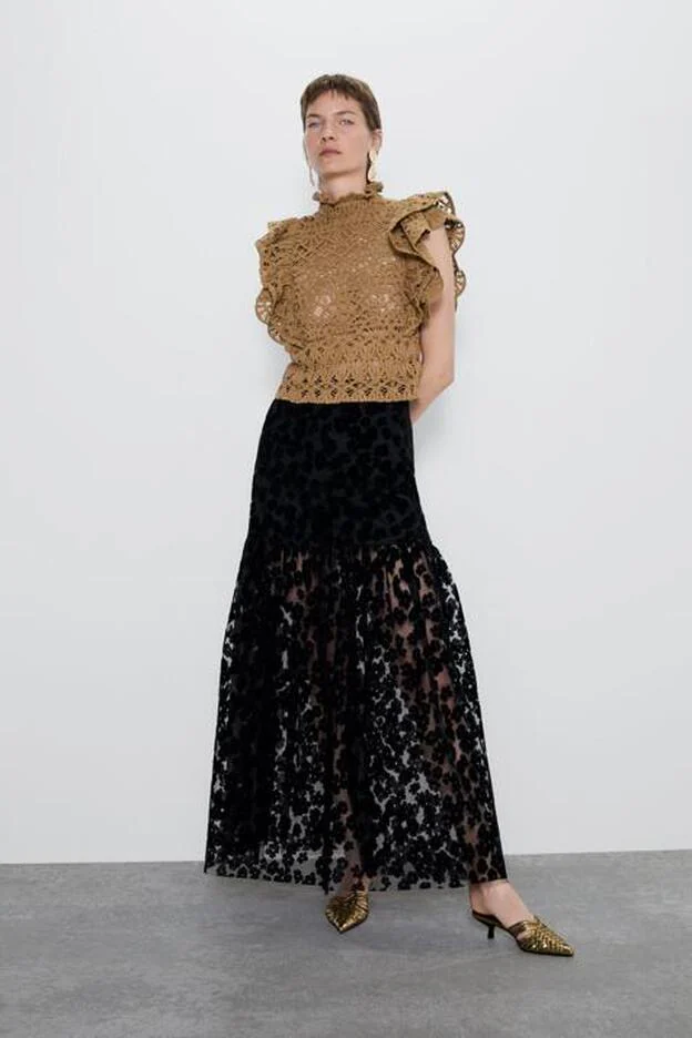 riesgo Granjero pasillo La falda de la nueva colección de Zara que ya tiene lista de espera | Mujer  Hoy
