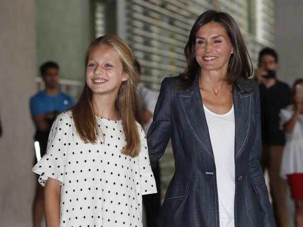 Pincha en la foto para descubrir cuáles han sido los mejores looks de la reina Letizia este verano./gtres