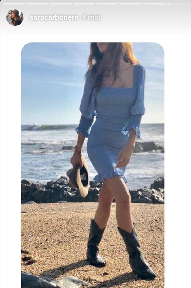 Sara Carbonero vuelve a inspirarnos con el perfecto look de vestido y botas para el entretiempo.