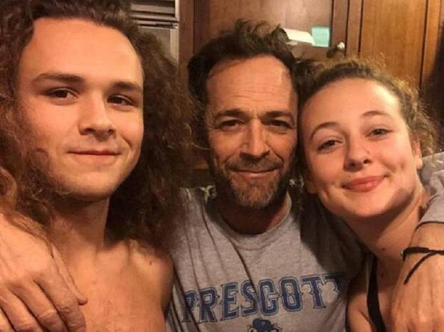 A la luz la herencia que recibirán los hijos de Luke Perry. Pincha sobre la foto para ver los famosos que han fallecido este 2019./instagram.