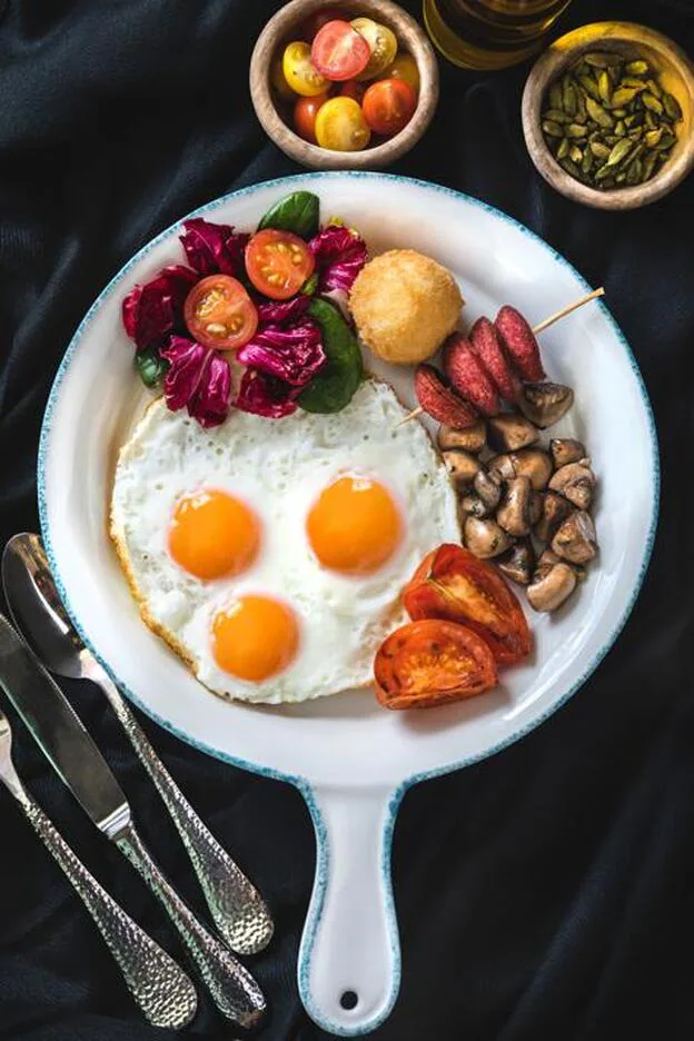 Pincha en la foto para descubrir desayunos altos en proteínas que incluyen huevo./Unsplash