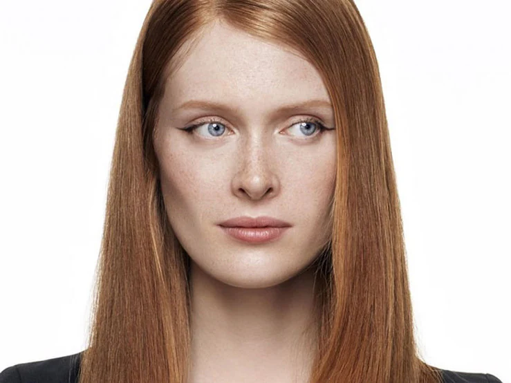 Burberry muestra maquillaje con brillo como una de las tendencias de 2021