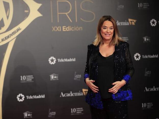Toñi Moreno presume de embarazo en la alfombra roja de los Premios Iris 2019. Pincha sobre la foto para ver todos los looks de la noche./gtres.