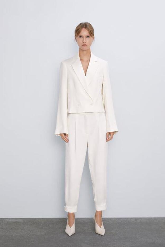 El espectacular traje blanco que Zara incluye en su colección de invierno.