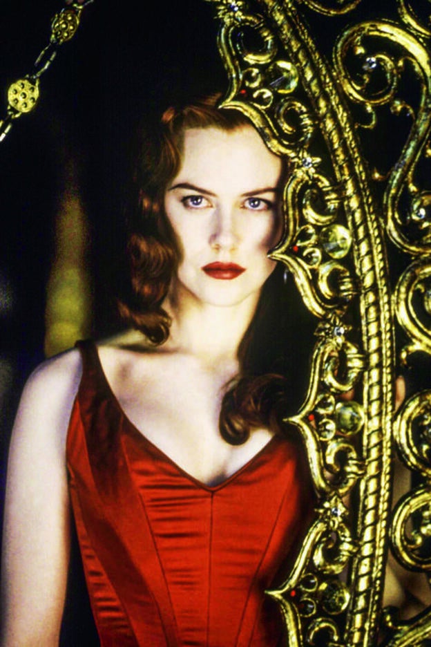 'Moulin Rouge' (2001): El verdadero punto de inflexión en su carrera llegó con este musical sobre la bohéme parisina. Taquillazo y primera nominación al Óscar.