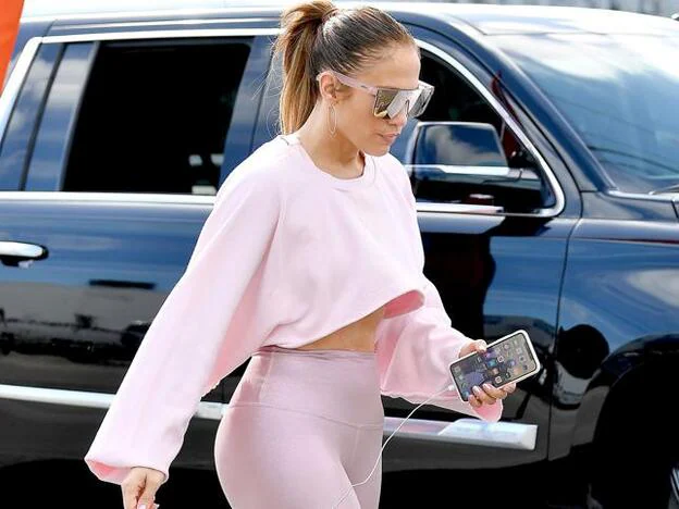 recuperación tolerancia Gasto Nos hemos enamorado de este look deportivo rosa de Jennifer Lopez | Mujer  Hoy