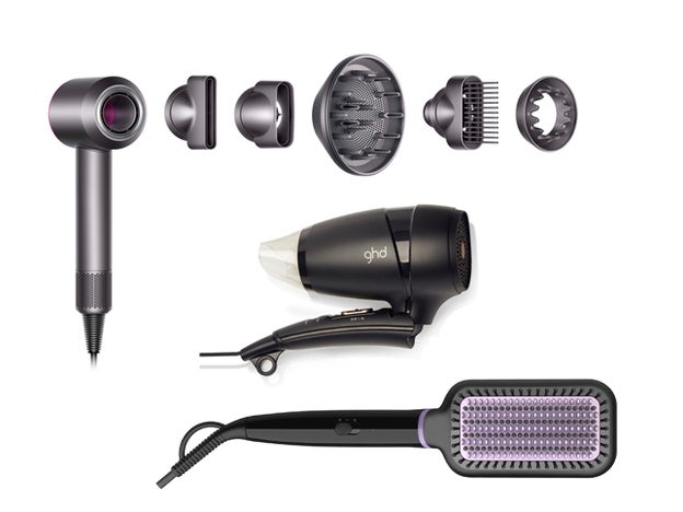 Secador de pelo SupersonicTM, con nuevo difusor rediseñado, nueva boquilla estrecha rediseñada y boquilla ancha, de Dyson (399 €). Cepillo Alisador Style Care de BHH880 de Philips (40,99 €). Secador de viaje ghd flight de Ghd (65 €).