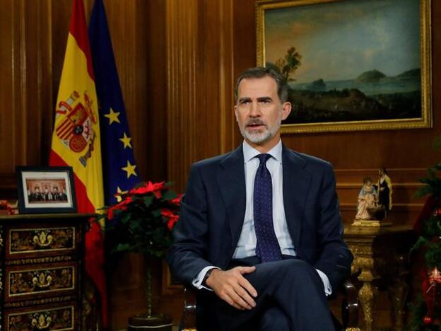 El Rey Felipe VI durante su mensaje de Navidad, dirigiéndose a todos los españoles./gtres.