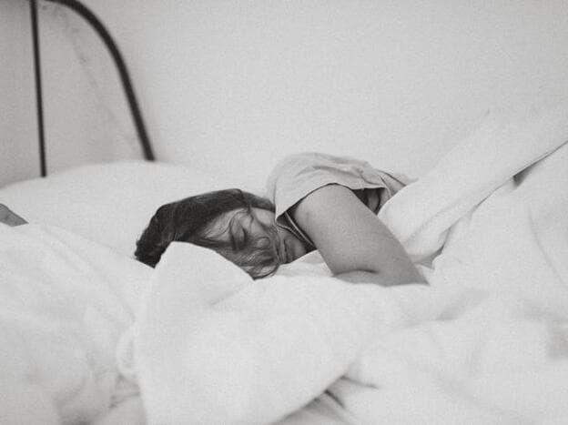 La falta de sueño tiene consecuencias para nuestra piel de varias formas.