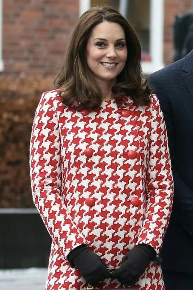 La levita de Zara que versiona uno de los looks icónicos de Kate Middleton | Mujer Hoy