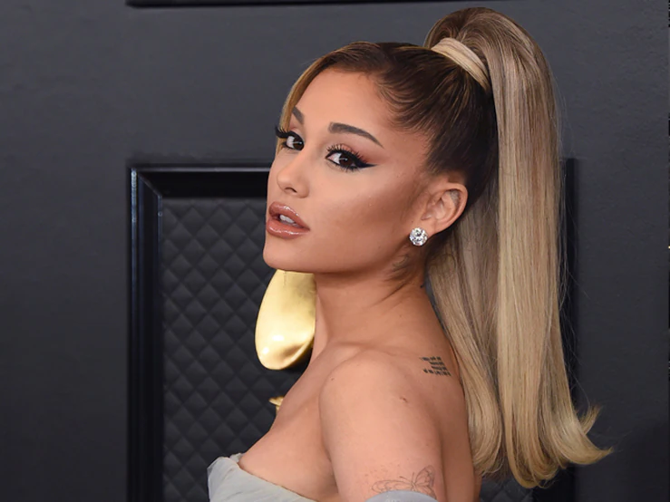 De Dua Lipa a Ariana Grande: los mejores look de maquillaje y los peinados más espectaculares de los Grammy