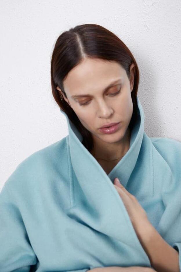 Cuando veas este abrigo cielo Zara solo querrás llevar tonos pastel | Mujer Hoy