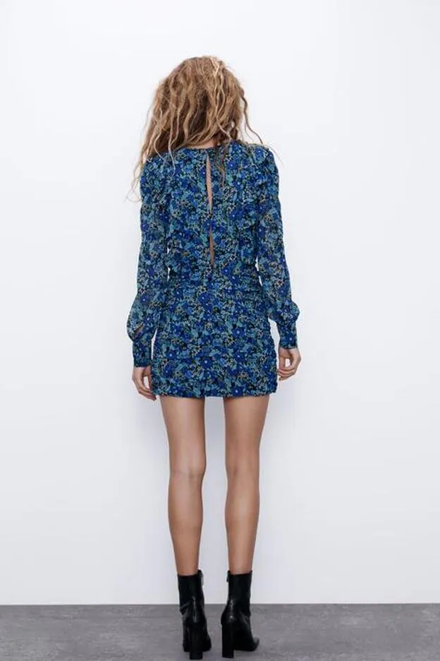 Mery el vestido drapeado azul que a arrasar en Zara | Mujer Hoy