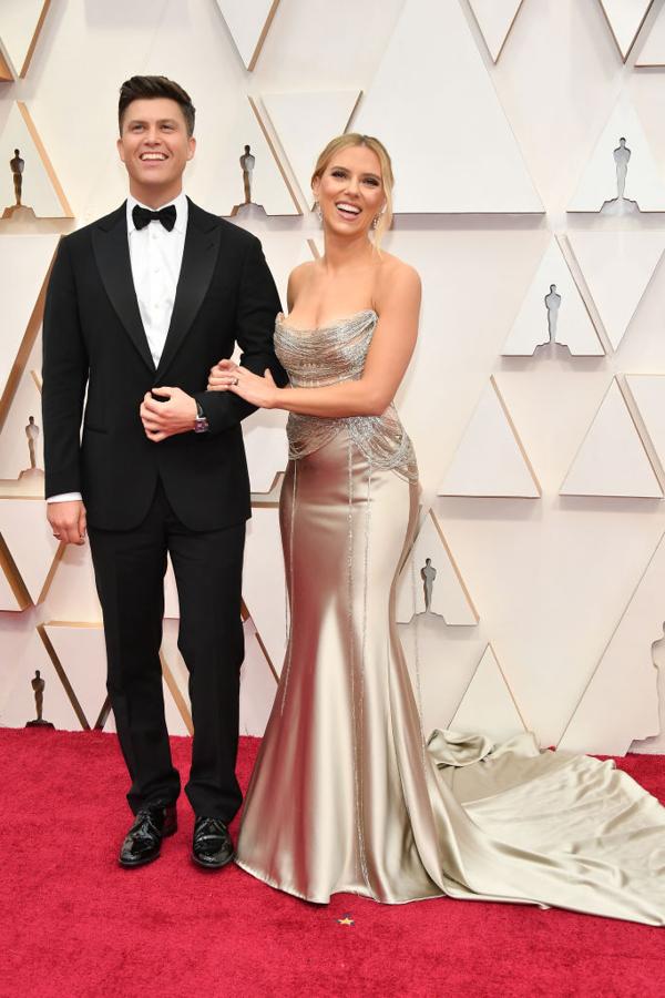 Las parejas de la alfombra roja de los Premios Oscar 2020: Scarlett Johanson y Colin Jost