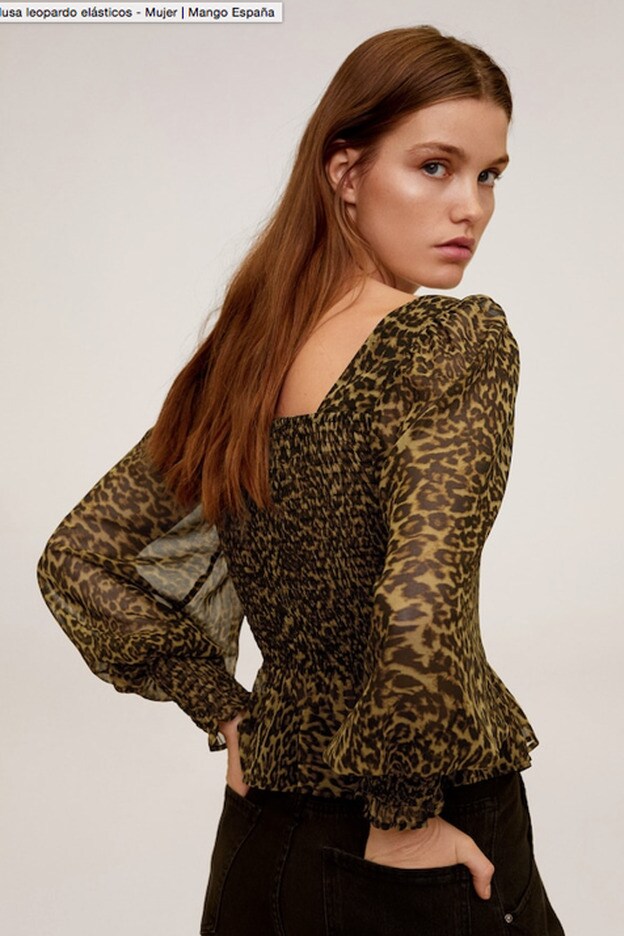 Emma llevando la blusa de leopardo más romántica de Mango | Mujer