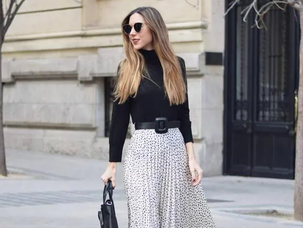 Moda Faldas Faldas midi Zara Falda midi blanco puro-negro look casual 