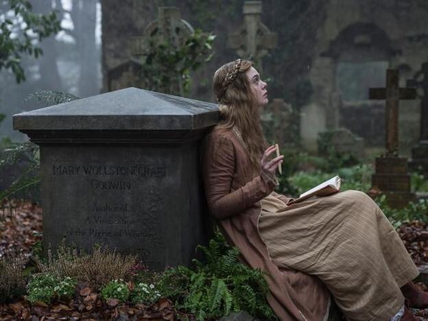 Elle Fanning en 'Mary Shelley', la película sobre la autora de 'Frankenstein'/d.r.