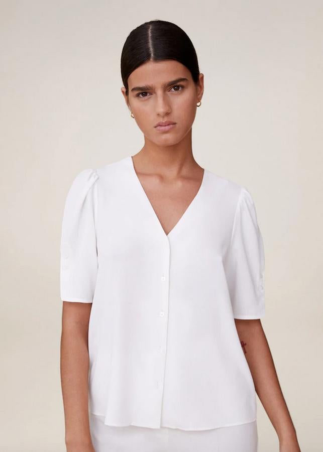 Camisas y blusas blancas por menos de 20 euros perfectas para todos tus estilismos veraniegos