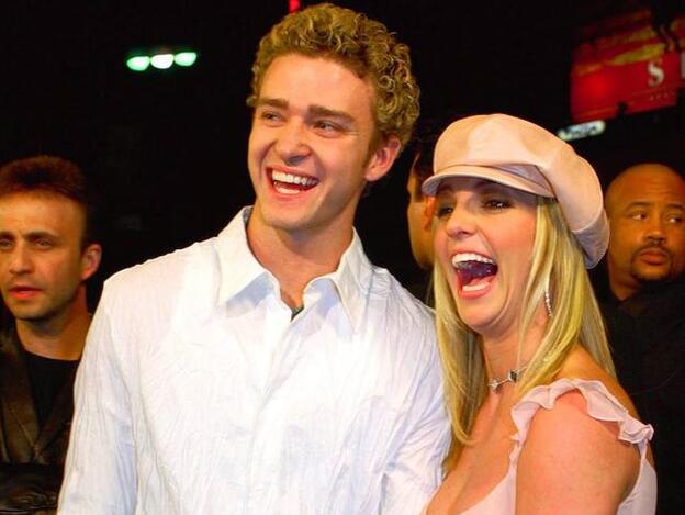 Britney Spears junto a Justin Timberlake en una de sus últimas apariciones antes de romper, en 2002. Pincha sobre la foto para ver las parejas que dejaron de serlo en 2019./gtres.