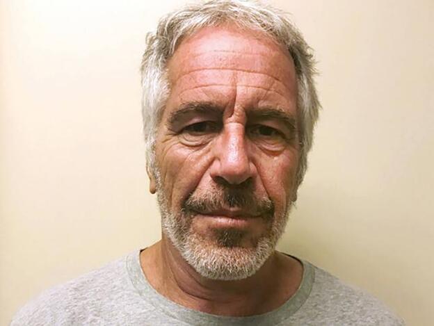 Jeffrey Epstein habría amenazado a los abogados de sus víctimas con el fin de que se retirarán las demandas contra él en el caso de pederastia por el que no se le llegó a juzgar, ya que se quitó la vida./gtres.