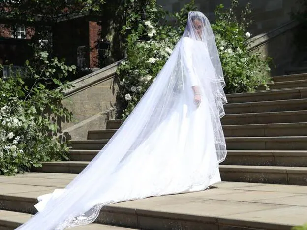 La diseñadora del vestido de novia de Meghan Markle por fin habla | Mujer  Hoy