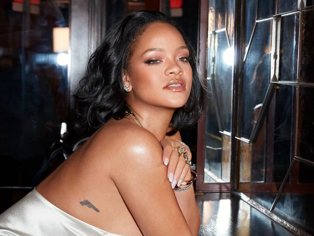 Este es el tutorial de maquillaje de Rihanna para conseguir una buena cara  en segundos sin usar base | Mujer Hoy