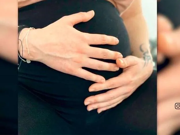 Esta es la imagen de la tripa de embarazada de Malú que se ha hecho viral. Pincha sobre la foto para ver los famosos que serán padres este 2020.