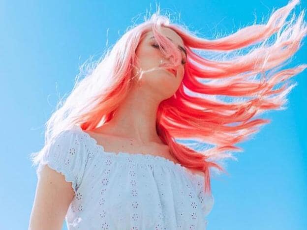 Esto es todo lo que debes saber antes de teñirte el pelo de rosa, tal y  como han hecho muchas famosas durante el confinaiento | Mujer Hoy