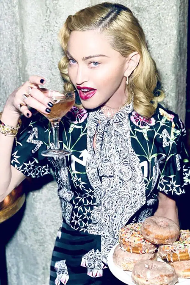 Pincha en la foto para ver fotografías del 'Blonde Ambition Tour' de Madonna, del que se cumplen 30 años./INSTAGRAM
