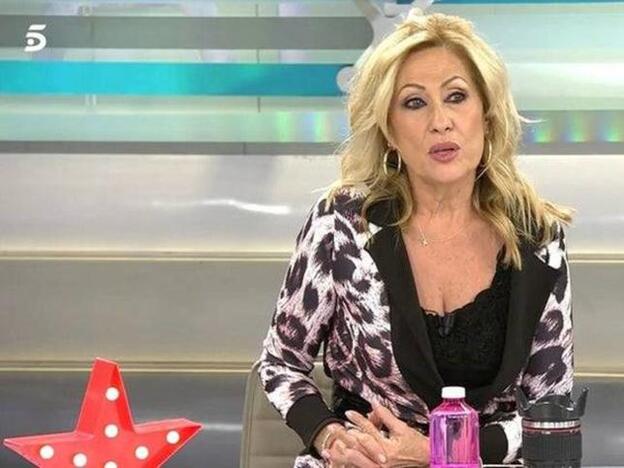 Rosa Benito no desaprovecha la oportunidad de lanzar un reproche a Rocío Carrasco con Fidel Albiac de por medio. Pincha sobre la foto para ver el antes y el después de los presentadores y colaboradores de 'Sálvame'./telecinco.