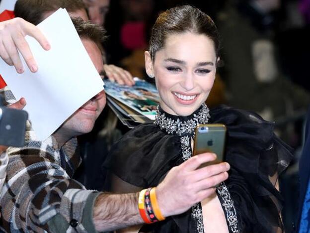 Emilia Clarke llegó a traumatizarse con las escenas de sexo de 'Juego de tronos'.