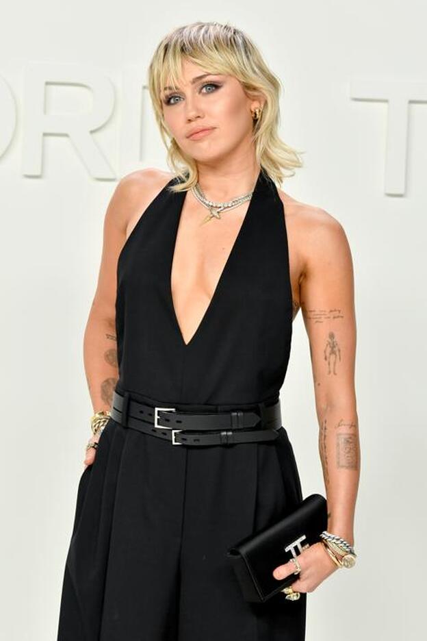 Pincha sobre la foto de Miley Cyrus para ver los cambios de look más llamativos de las famosas./GETTY IMAGES