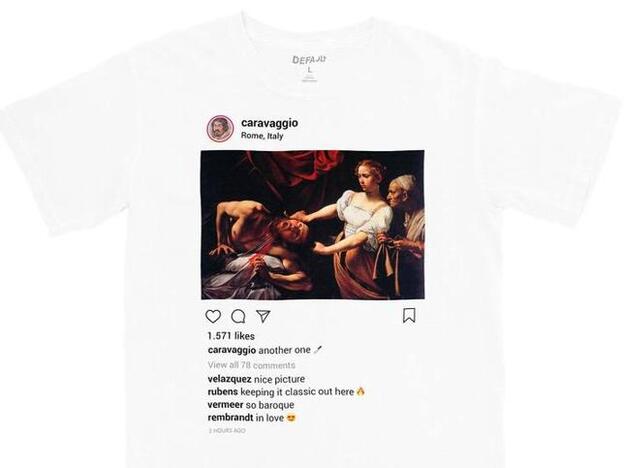 La fantástica camiseta de Teresa Bass con la pintura del "influencer" Caravaggio.